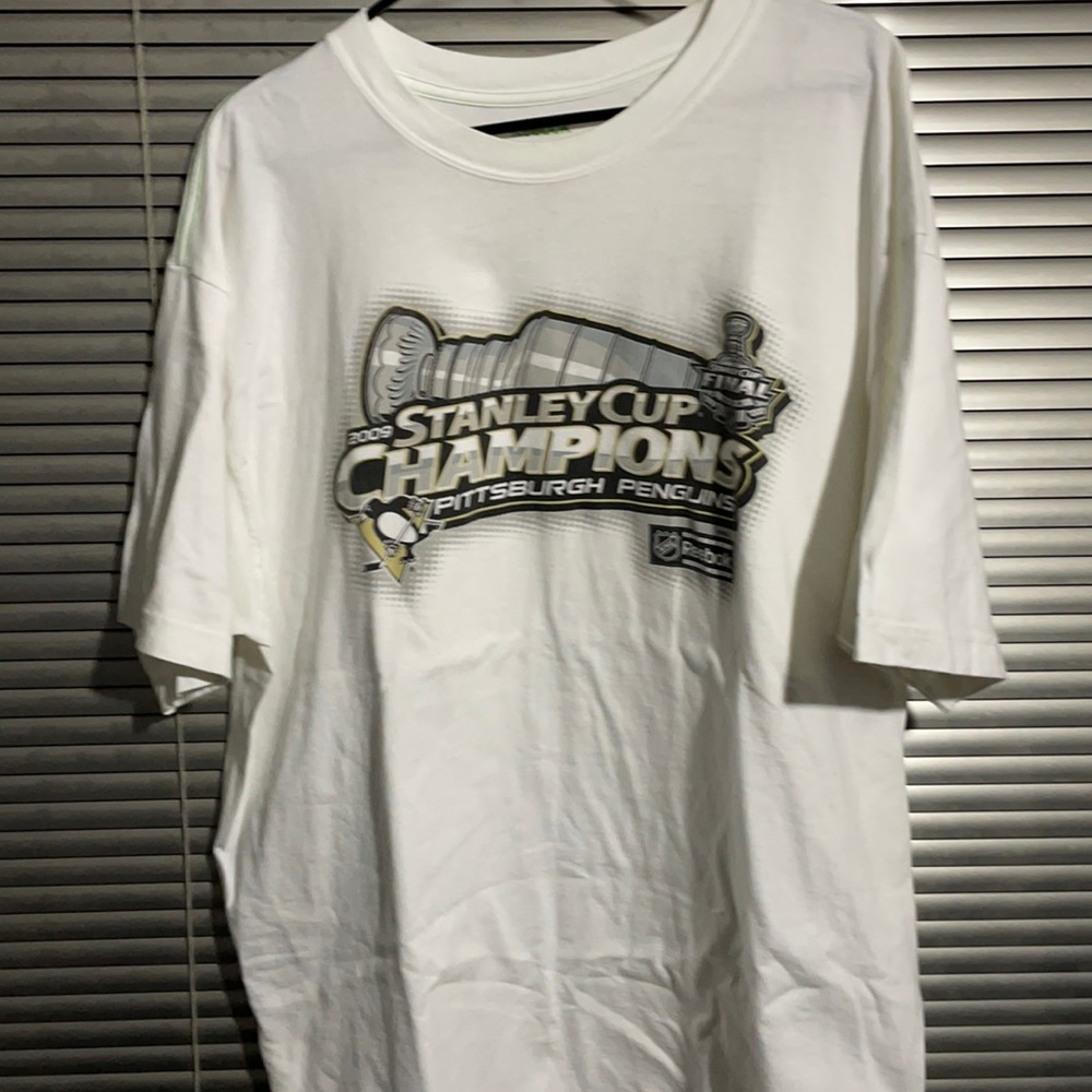 2009 STANLEY CUP CHAMPS PITTSBURGH PENGUINS TEE